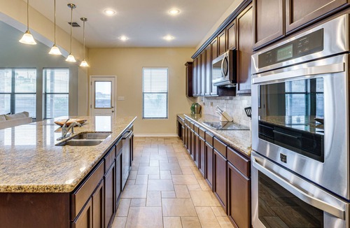 Bonanza Cottage | 7 Mi to Lake Casa Blanca: Laredo Family Home!