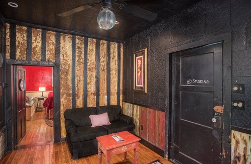 Wellborn Cabin | 7F Lodge - Sugar Shack It's a Juke Joint, Baby w/Jacuzzi Tub and Breakfast
