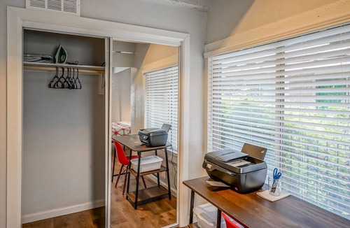 West Old Town Apartment | #8 ocho vino · 2bd 1.5ba, King/Queen, 2 TV's - Walk to Old Town