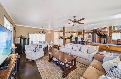 Eufaula House | 80’s Retro Themed Lakefront with Amazing Views Game Rm Open Cabin-Fiber WiFi