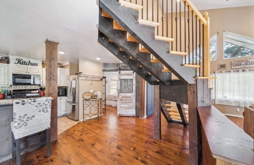 Eufaula House | 80’s Retro Themed Lakefront with Amazing Views Game Rm Open Cabin-Fiber WiFi