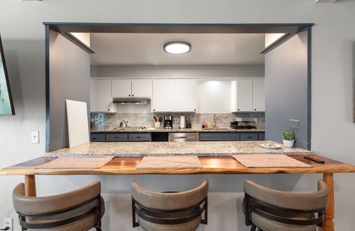 Central Oklahoma City House | 8BR Bethany home near SNU & Wiley Post. Fenced yard, full kitchen. Sleeps 14. #RS
