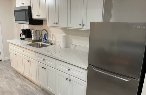 SeaTac House | 8BR Retreat|Sleeps 20Deck, BBQ, SeaTac | Sophari J