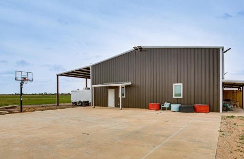 Lubbock House | 9 Mi to Dtwn: Barndominium in Lubbock