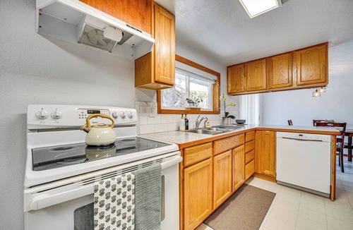 George Cottage | 9 Miles to Gorge: 18 Min to Quincy Home w/Yard
