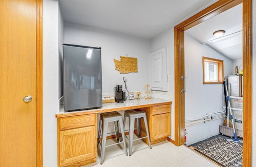 George Cottage | 9 Miles to Gorge: 18 Min to Quincy Home w/Yard