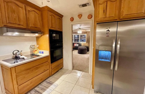 Decatur House | 96 Acre Farm-Sleeps 12-Horse Barn