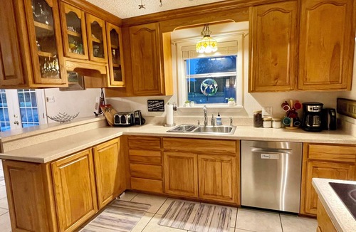 Decatur House | 96 Acre Farm-Sleeps 12-Horse Barn