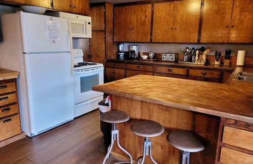 Winthrop House | A Bend in the River Lodge-Sleeps 30, Dog Friendly, Close to Winthrop!