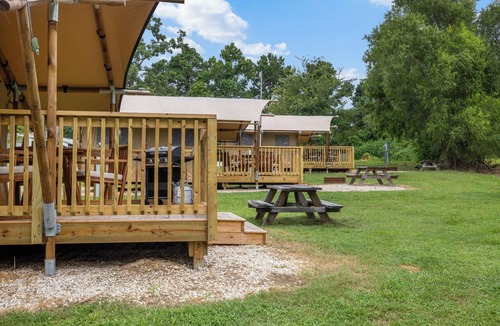 Onalaska RV Rental | A Calm and Cozy Lakeside Glamping Retreat Awaits