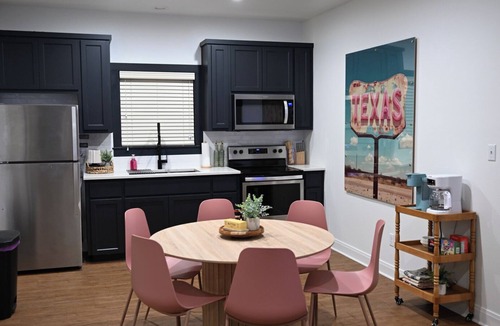 Lexington Cottage | A central getaway for anyone craving charm, simplicity, and local flavor!