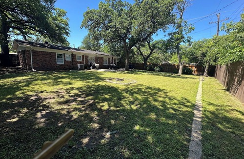 Brentwood-Oak Hills House | A cozy and secure home that is a perfect getaway for your next visit!