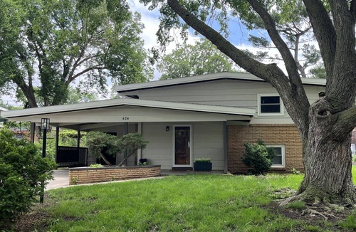 Lincoln House | A cozy and warm 3 bedroom retreat in the heart of the Midwest