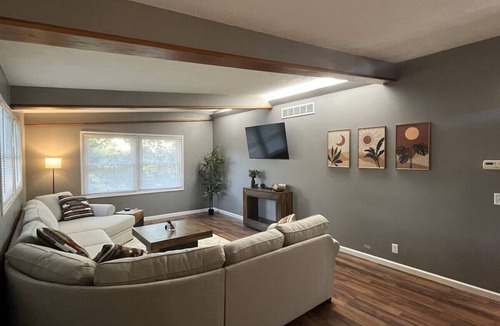 Lincoln House | A cozy and warm 3 bedroom retreat in the heart of the Midwest