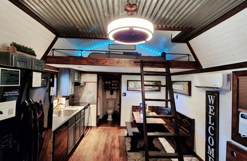 Fort Worth Cabin | A Little Piece of Country Cabin Retreat