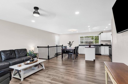Pueblo House | A New, Modern & Spacious 6-bedroom house in peaceful Pueblo
