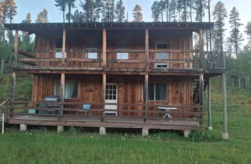 Blue Cabin | A peaceful setting for guests to relax and unwind. 18 Guest, 2 floor cabin