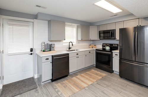 Des Moines House | A Private Boho-Modern Stay Minutes to Downtown w/KING Bed and Hidden Nook!