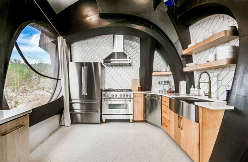 Ransom Canyon House | A stay like no other—inside an iconic steel sculpture with panoramic canyon and lake views.