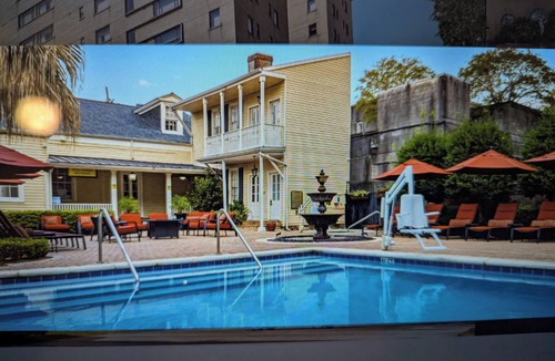 Faubourg Livaudais Resort | A STUDIO unit in charming New Orleans with easy access to local fun & streetcar.