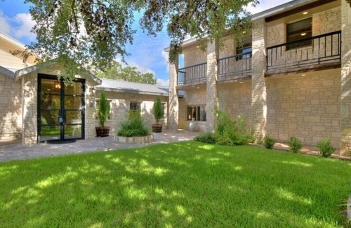 Comfort House | A Tx Hill Country haven, pool, yard in the midst of Boerne & Comfort town.