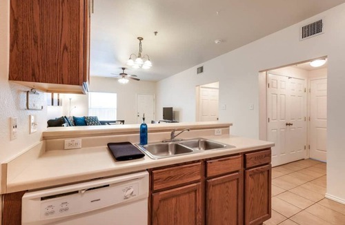 Medical Center District Condo | AA2 20% OFF 2BR Apt Fast WiFi 4-mins to Medical Center Pet-friendly