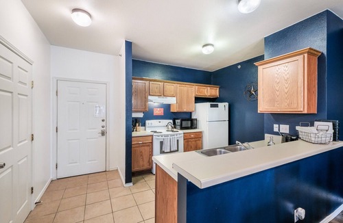 Medical Center District Apartment | AA3 10% OFF Updated 2BR Apt Near Medical Center Fast WiFi With Parking
