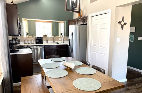 Alban Hills House | ABQ Home Overlooking Mountain- Near Sandia Tramway + Balloon Fiesta