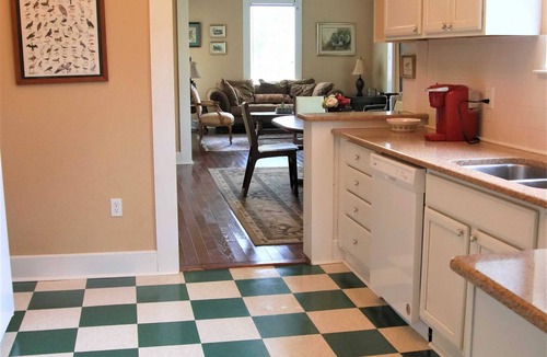 Elmaton Cottage | AC, Free WIFI - Sleeps 7 - Full Kitchen