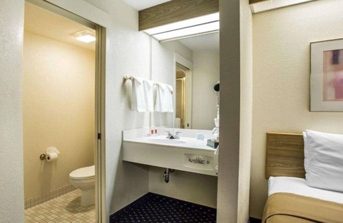 Gateway House | Accessibility and ease near Denver International Airport!