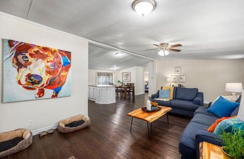 Conroe House | Accessible 3BR Home Sleeps 12, Pet-Friendly, Near Lake Conroe