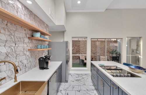 Clodine House | Accessible Gem 3BR Jacuzzi Air Hockey Sleeps 13 Chinatown