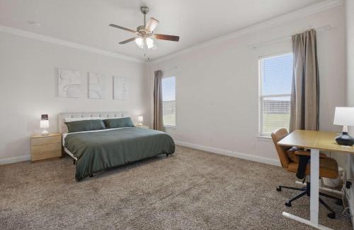 Midland Apartment | Acomm Corporate Housing Private Room, Shared Lounge I Deluxe Living!