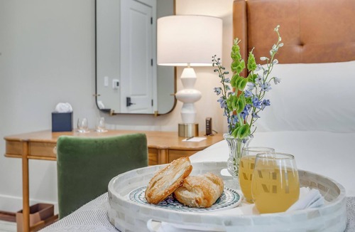Granbury Hotel | ADA Accessible Hotel Room on the Hisoric Granbury Square