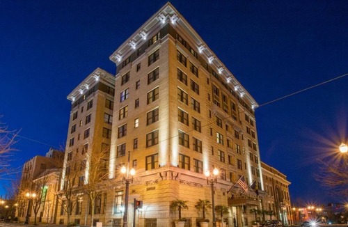 Goose Hollow Apartment | ADA Elegance Awaits In Prime, Timeless Location