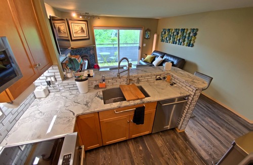 North Admiral Apartment | Admiral’s Nest—Luxury & Location in West Seattle (Pets OK)