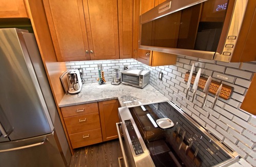 North Admiral Apartment | Admiral’s Nest—Luxury & Location in West Seattle (Pets OK)