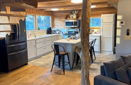 Valentine House | Adorable 3-bedroom Home with Heat and AC in charming Valentine