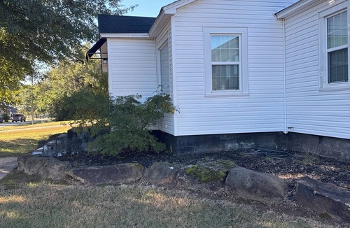 Van Buren House | Adorable and cozy 3-bedroom house in Van Buren close to everything!