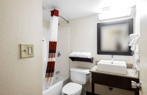 Downtown San Antonio Hotel | Adventure Awaits! 2 Pet-Friendly Units, Close to Splashtown San Antonio, Parking