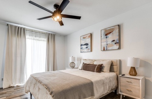 Kemp House | Adventure awaits at this trendy lakefront home!