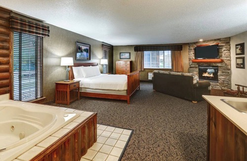 St. Joseph Hotel | Adventurous Suites, Bar & Shuttle to Rocrans Airport Nearby | 2 Units
