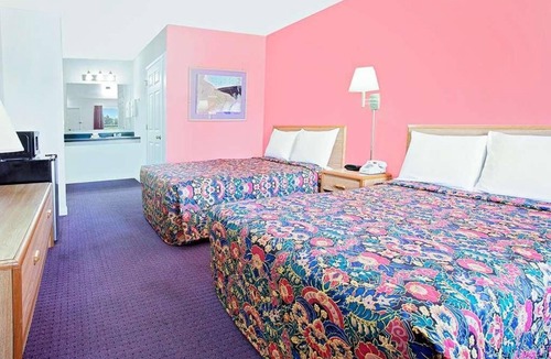 Muskogee Hotel | Affordability Meets Comfort in the Knights Inn Muskogee! Free Onsite Parking