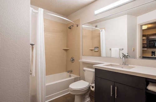Park Central Hotel | Affordability Meets Comfort! FREE Parking Onsite, Pets Allowed