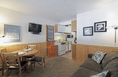 Breckenridge Condo | Affordable Breck Getaway w/Recent Updates and Shared Outdoor Hot Tubs | PM2B