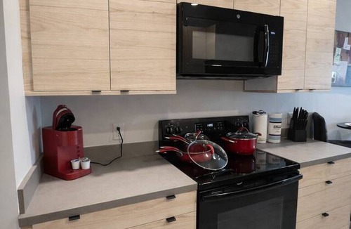 Downtown Des Moines Apartment | Affordable Classy Studio in Downtown Des Moines!