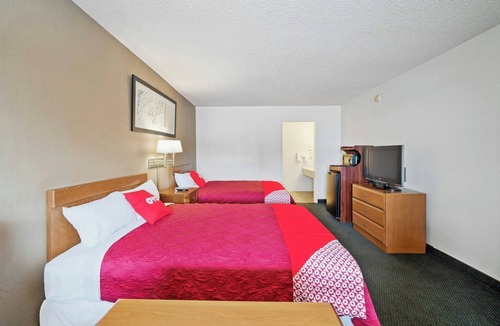 Junction Hotel | Affordable, Comfortable Stay Near I-10 – Pet-Friendly & Spacious l 4 Rooms