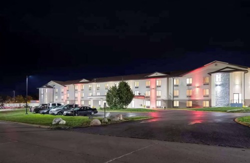 Lovington Hotel | Affordable Des Moines Room | 2 Family Ready Rooms with Free Parking