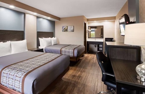 Jasper Hotel | Affordable Jasper Accommodation Near Dining, Parks & Downtown—Great Convenience