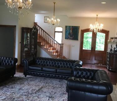 Quincy Villa | Affordable Luxury Mansion